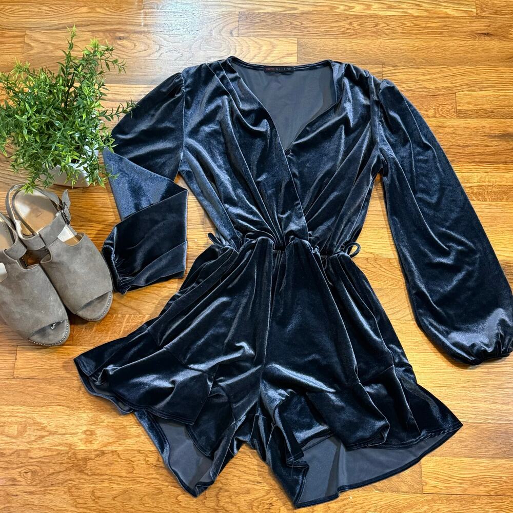 Fraiche by J Womens Small Blue Velvet Long Sleeve Ruffle Shorts Romper Retro